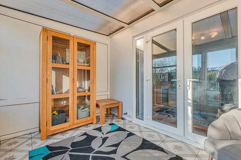 19 Dulverton Close, Westcliff-on-sea, SS0 0HS
