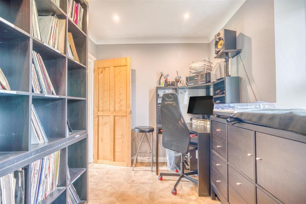 Study/bedroom 5