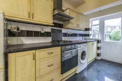 2 bedroom flat to rent, Whitestile Road, Brentford TW8