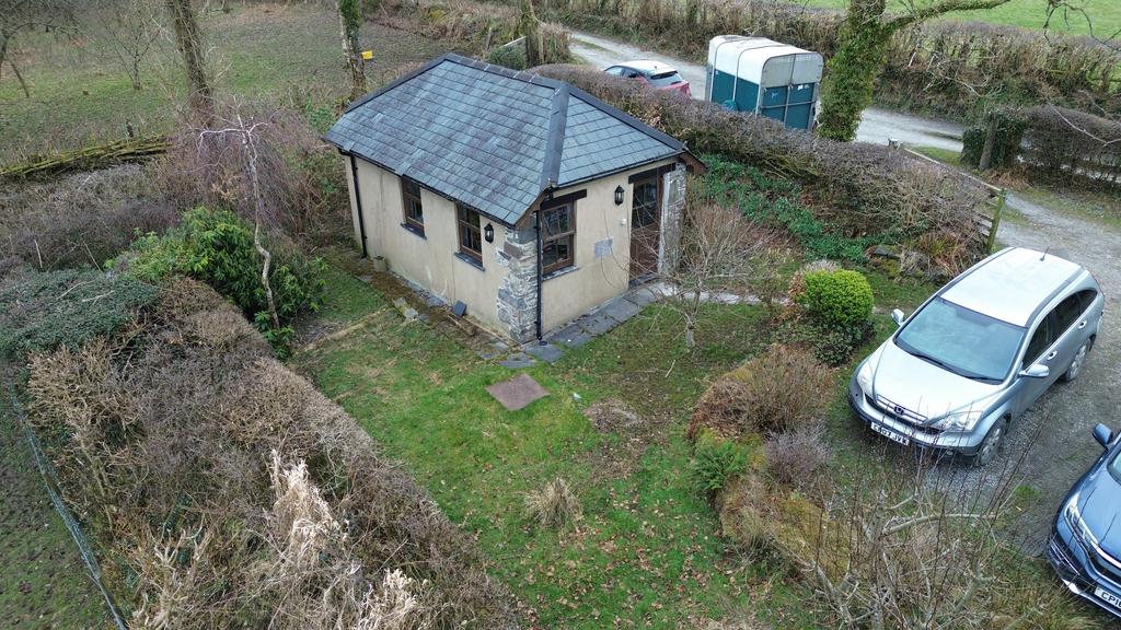 Detached garage/workshop