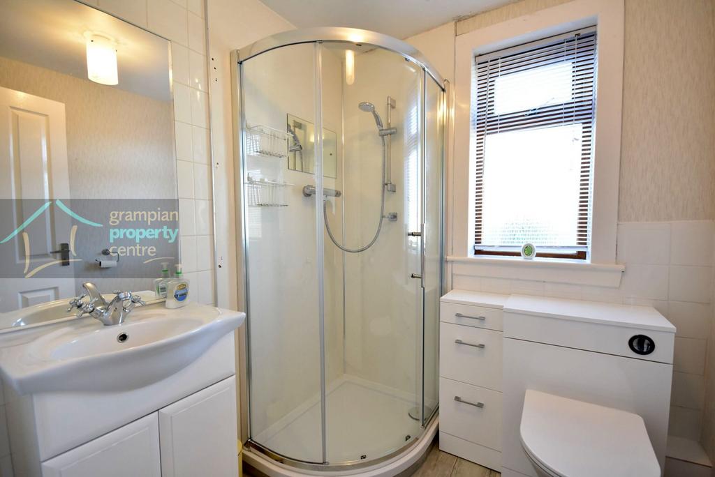 Shower room .JPG