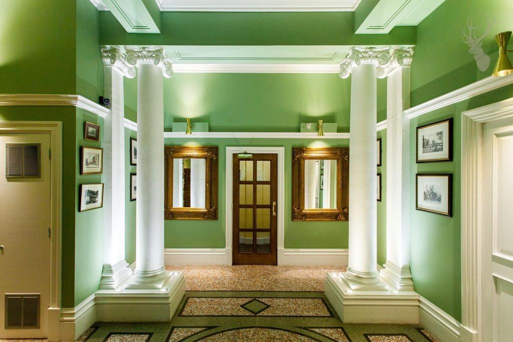 C1 CHQt PTr0utaoux Is Elmg.jpg