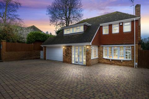 4 bedroom detached house for sale, Wells Close, Tonbridge, TN10
