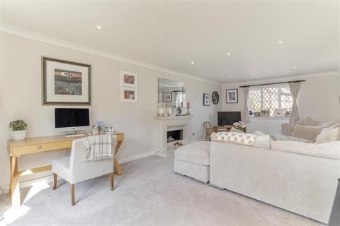 8 Swallow Drive, Pool In Wharfedale, Otley, LS21 1RS