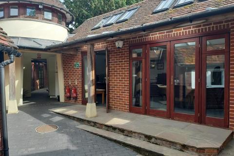Office to rent - High Street Ripley