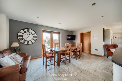 Mallyan Lodge Becks Grove, Meriden, Coventry, CV7 7SQ