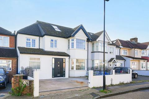6 bedroom semi-detached house to rent, Avondale Gardens, Hounslow TW4