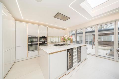 6 bedroom semi-detached house to rent, Avondale Gardens, Hounslow TW4