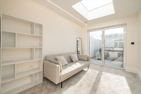 6 bedroom semi-detached house to rent, Avondale Gardens, Hounslow TW4