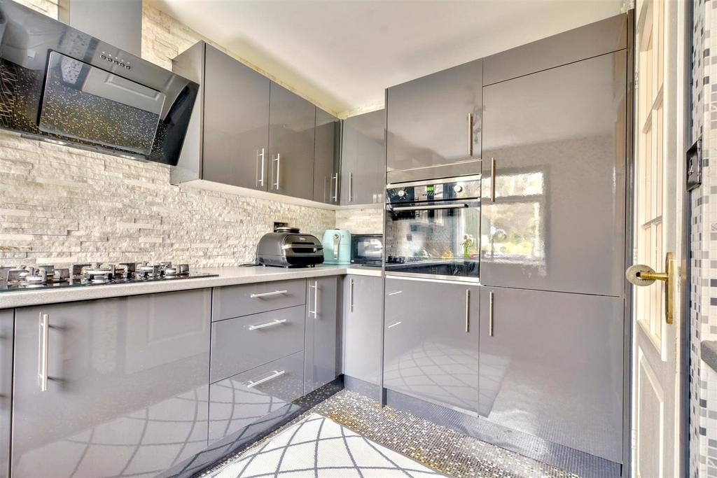 Kitchen 3.jpeg