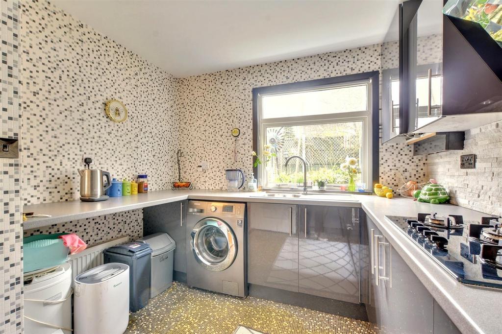 Kitchen 2.jpeg