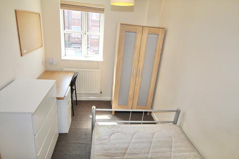 6 bedroom terraced house to rent, Peveril Street, Nottingham, Nottinghamshire, NG7