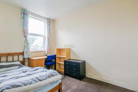 4 bedroom terraced house to rent, Gleave Road, Birmingham B29