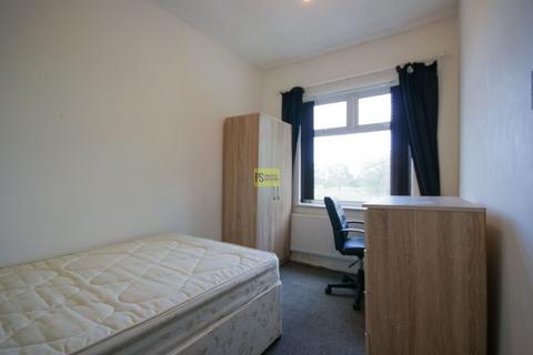 4 bedroom terraced house to rent, Warwards Lane, Birmingham B29