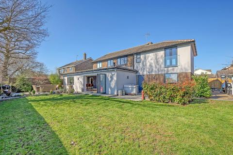 37 Barnston Green, Barnston, Dunmow, CM6 1PH