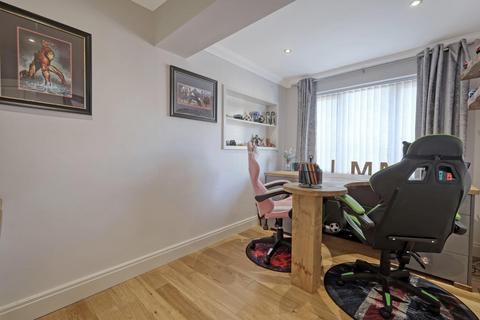 37 Barnston Green, Barnston, Dunmow, CM6 1PH