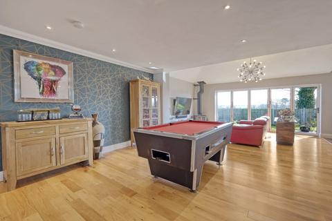 37 Barnston Green, Barnston, Dunmow, CM6 1PH