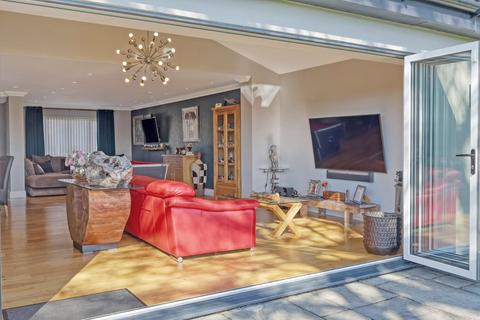 37 Barnston Green, Barnston, Dunmow, CM6 1PH