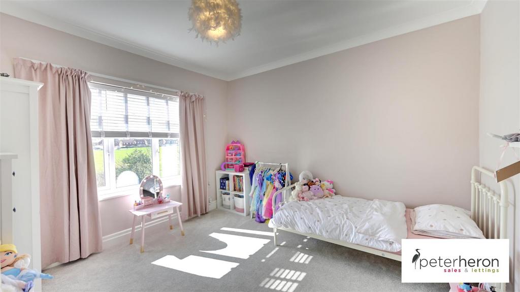 Bedroom 2 (rear)