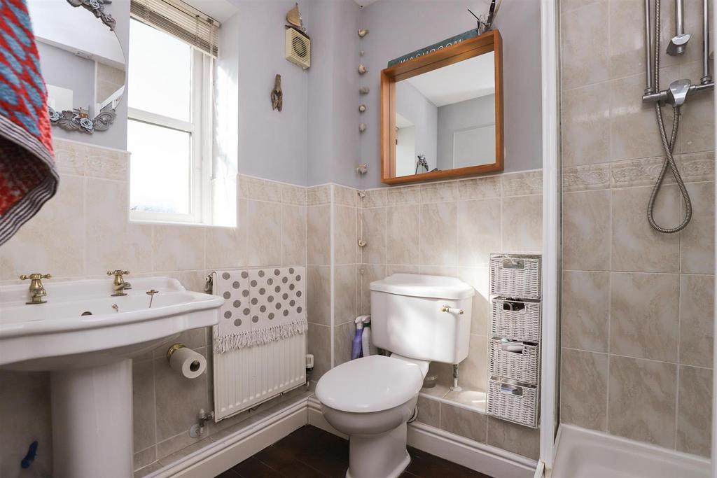 Master En Suite.jpg