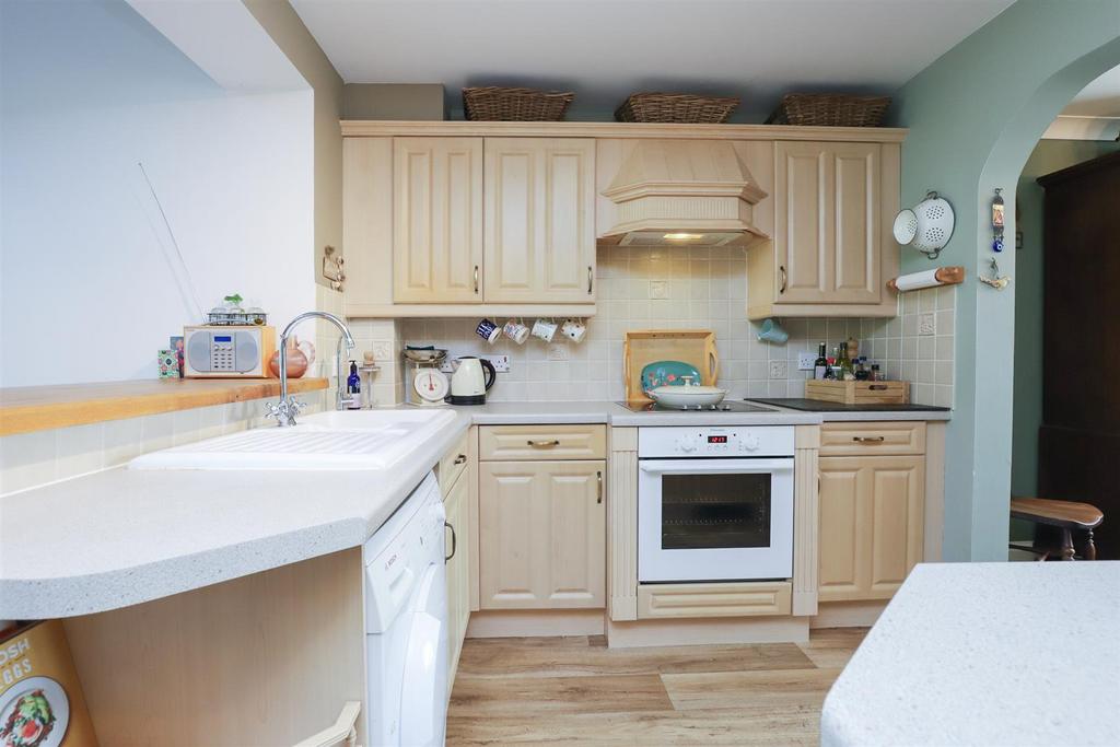 Kitchen 2.jpg