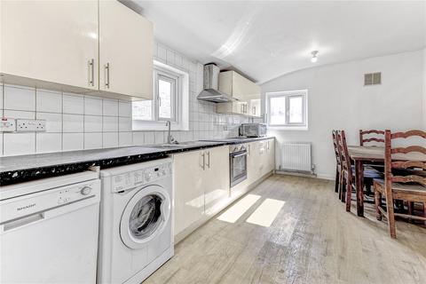 4 bedroom flat to rent, Trinity Road, London, SW17