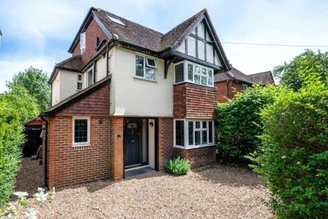8 Ash Grove, Guildford, GU2 8UT