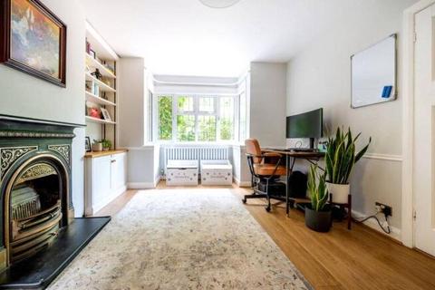 8 Ash Grove, Guildford, GU2 8UT
