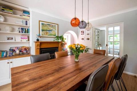 8 Ash Grove, Guildford, GU2 8UT