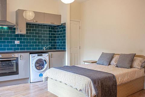 1 bedroom apartment to rent, Apt 3, Fairbairn Residence, 12 Clarendon Road LS2