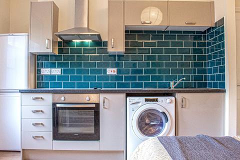 1 bedroom apartment to rent, Apt 3, Fairbairn Residence, 12 Clarendon Road LS2