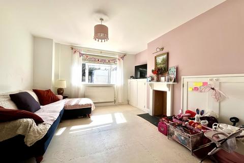 2 Cecil Close, Chessington, KT9 1PB