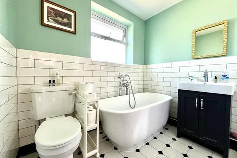 2 Cecil Close, Chessington, KT9 1PB