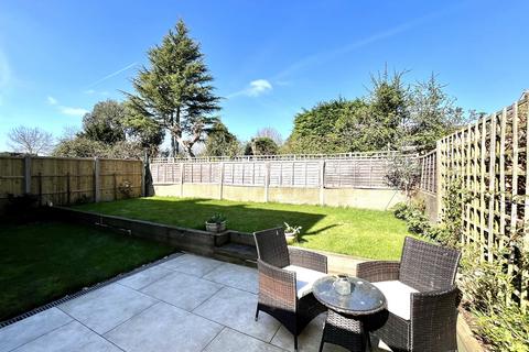 2 Cecil Close, Chessington, KT9 1PB