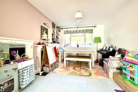 2 Cecil Close, Chessington, KT9 1PB