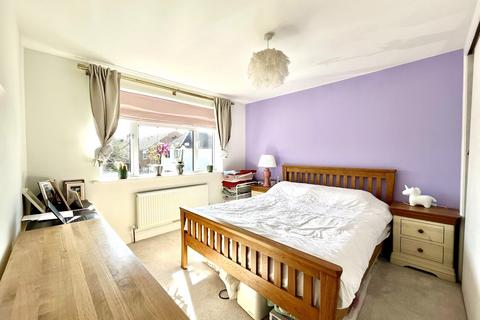 2 Cecil Close, Chessington, KT9 1PB