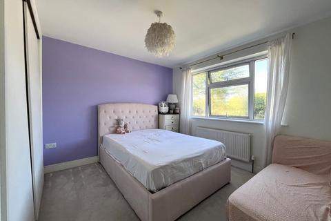 2 Cecil Close, Chessington, KT9 1PB