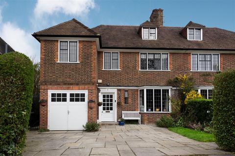 6 Milton Close, London, N2 0QH