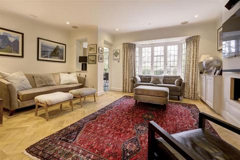 6 Milton Close, London, N2 0QH