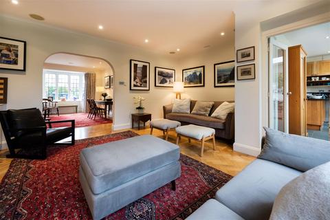 6 Milton Close, London, N2 0QH