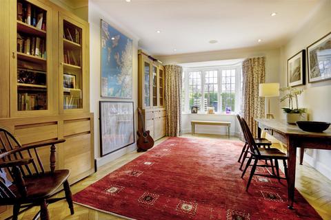 6 Milton Close, London, N2 0QH
