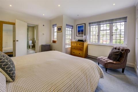 6 Milton Close, London, N2 0QH