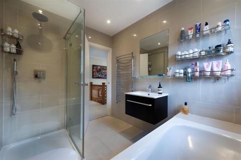 6 Milton Close, London, N2 0QH
