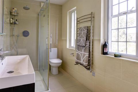 6 Milton Close, London, N2 0QH