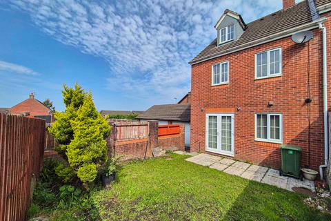 4 bedroom townhouse for sale, Glebe Lane, Watersheddings, Oldham, OL1