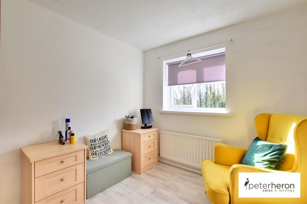 Bedroom 2 (rear)