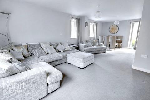 33 Parkhall Drive, Askern, Doncaster, DN6 0FD