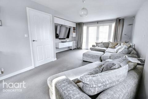 33 Parkhall Drive, Askern, Doncaster, DN6 0FD
