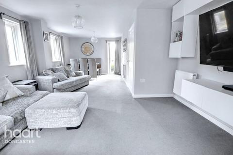 33 Parkhall Drive, Askern, Doncaster, DN6 0FD