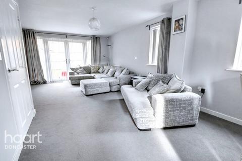 33 Parkhall Drive, Askern, Doncaster, DN6 0FD